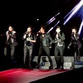 5 พระเอกสร้างปฏิบัติการสุดสนุกใน 4+1 Superstar Concert
