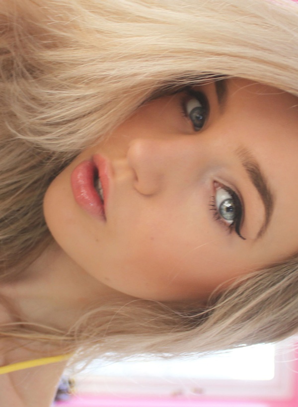 Blonde haare mädchen