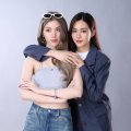 ออม ประกบคู่ หลิงหลิง จัดเต็มความสวยเท่เคมีฟุ้ง