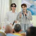 กลัฟ ร่วมงานวันเกิด สมิธ สร้างรอยยิ้มให้ผู้สูงอายุ