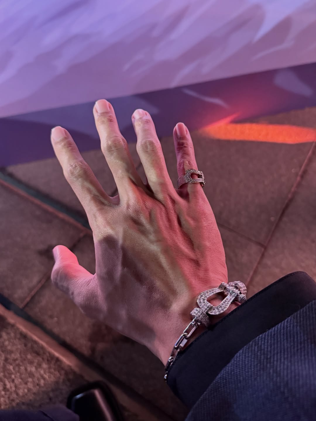 มิว - ศุภศิษฏ์ จงชีวีวัฒน์