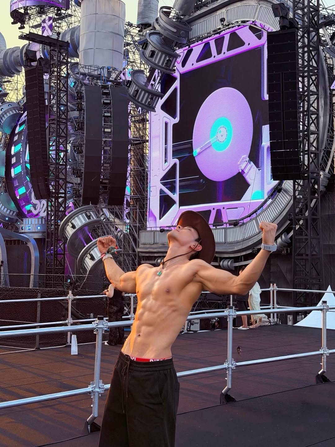 นัท - ณัฏฐ์ ทิวไผ่งาม