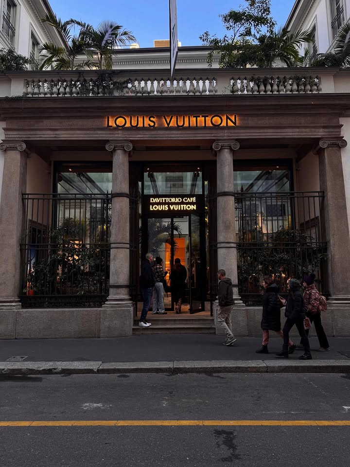 แพต - ชญานิษฐ์ ชาญสง่าเวช