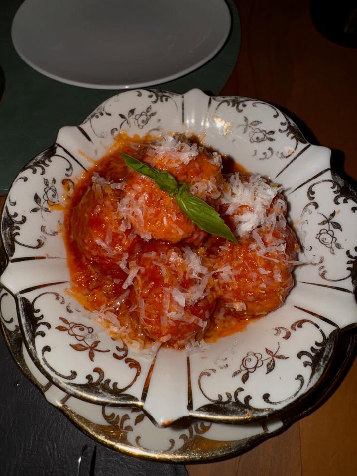 แพต - ชญานิษฐ์ ชาญสง่าเวช