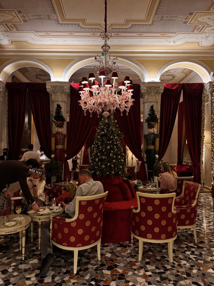 แพต - ชญานิษฐ์ ชาญสง่าเวช