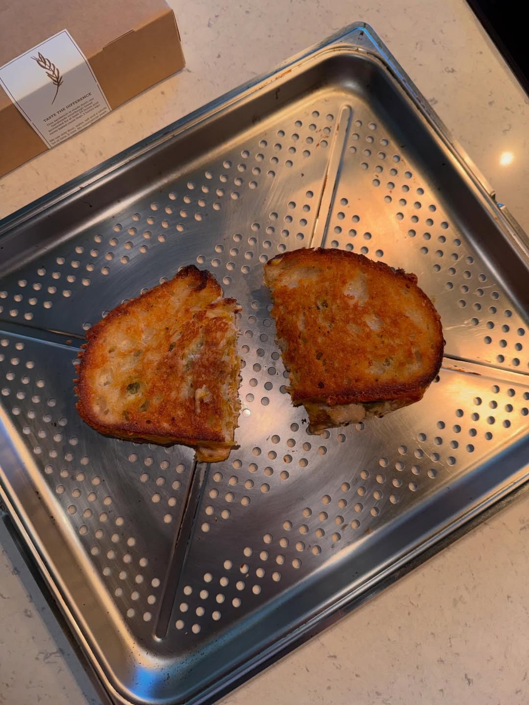 แพต - ชญานิษฐ์ ชาญสง่าเวช