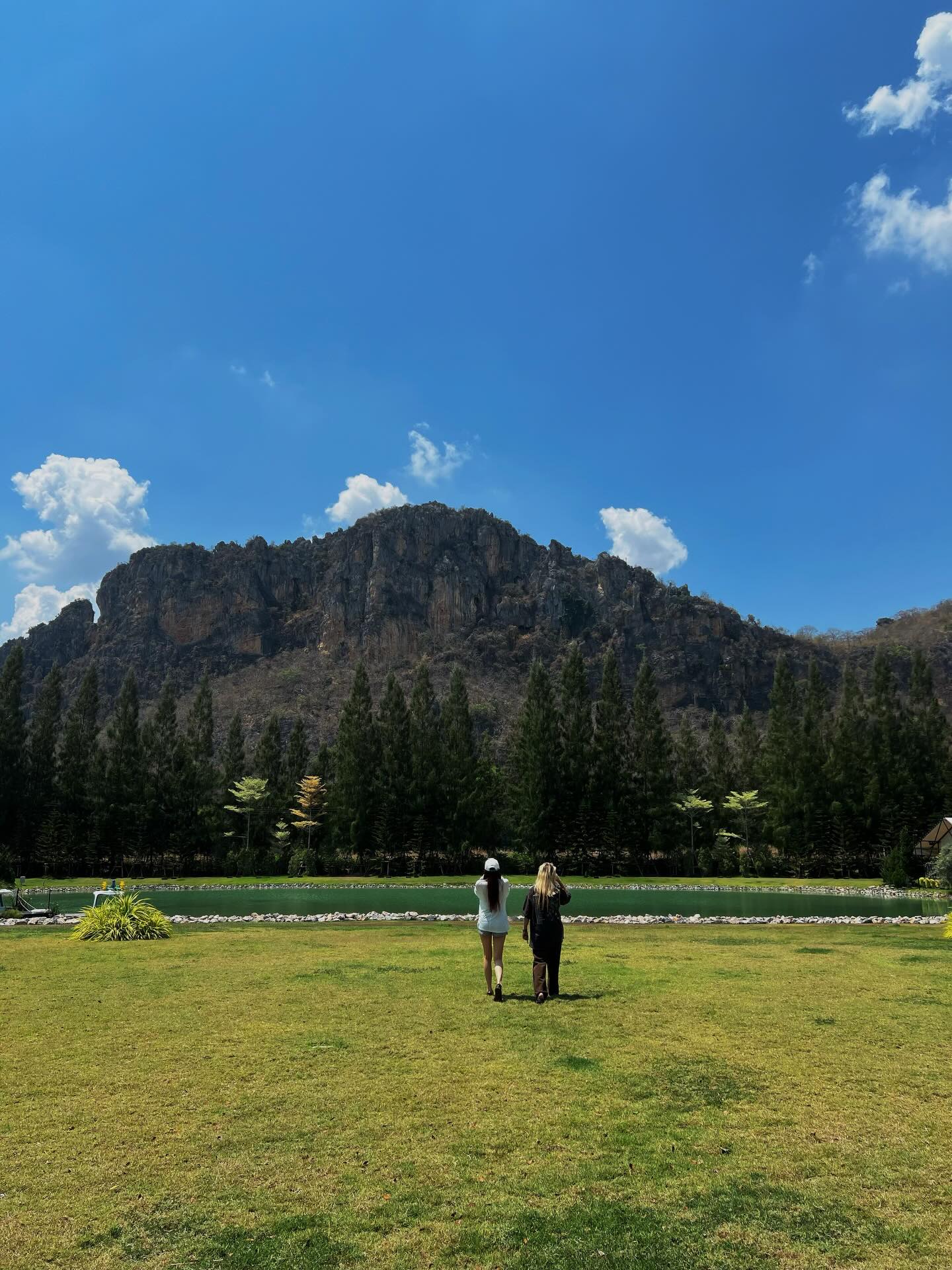 แพต - ชญานิษฐ์ ชาญสง่าเวช