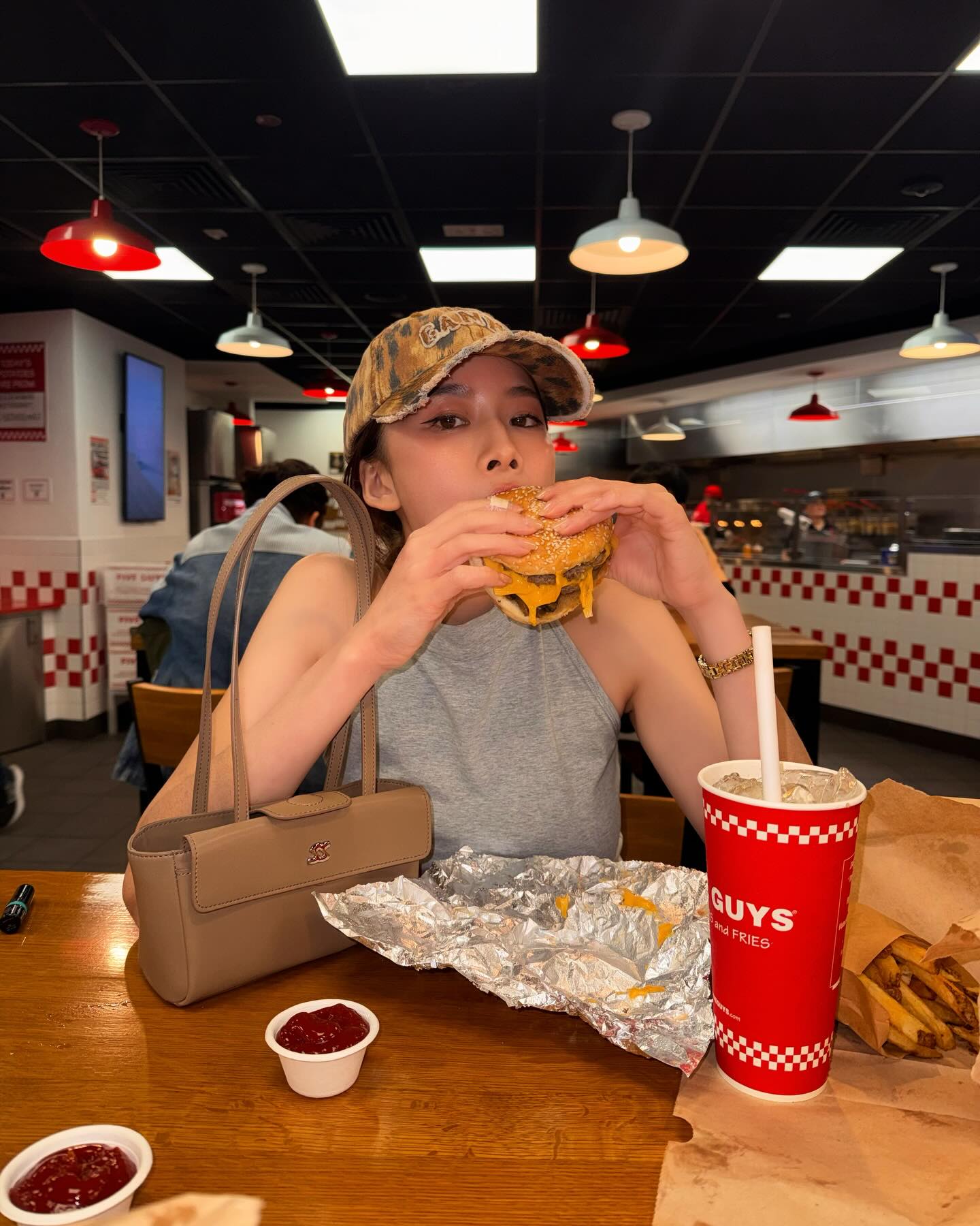 แพต - ชญานิษฐ์ ชาญสง่าเวช