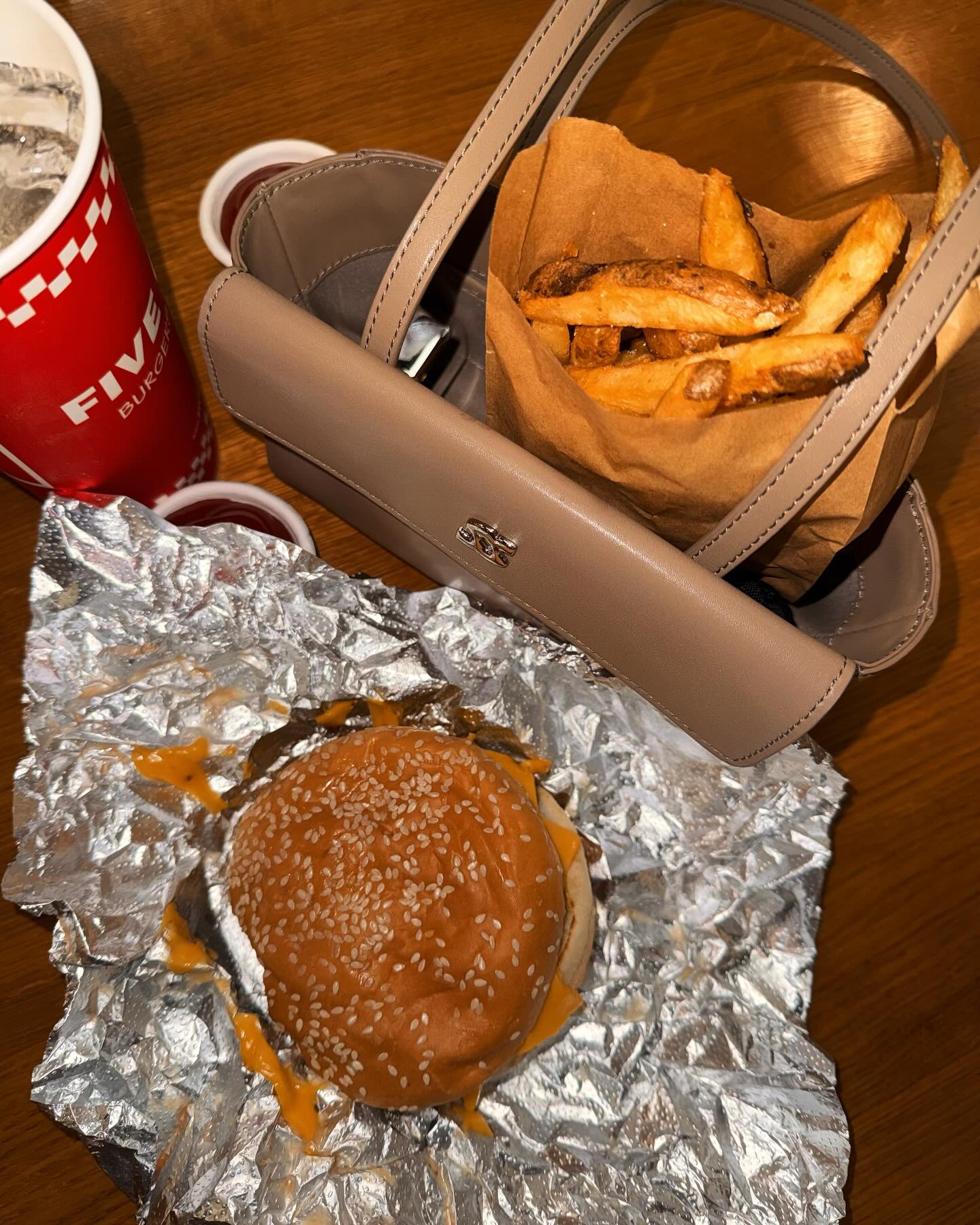 แพต - ชญานิษฐ์ ชาญสง่าเวช