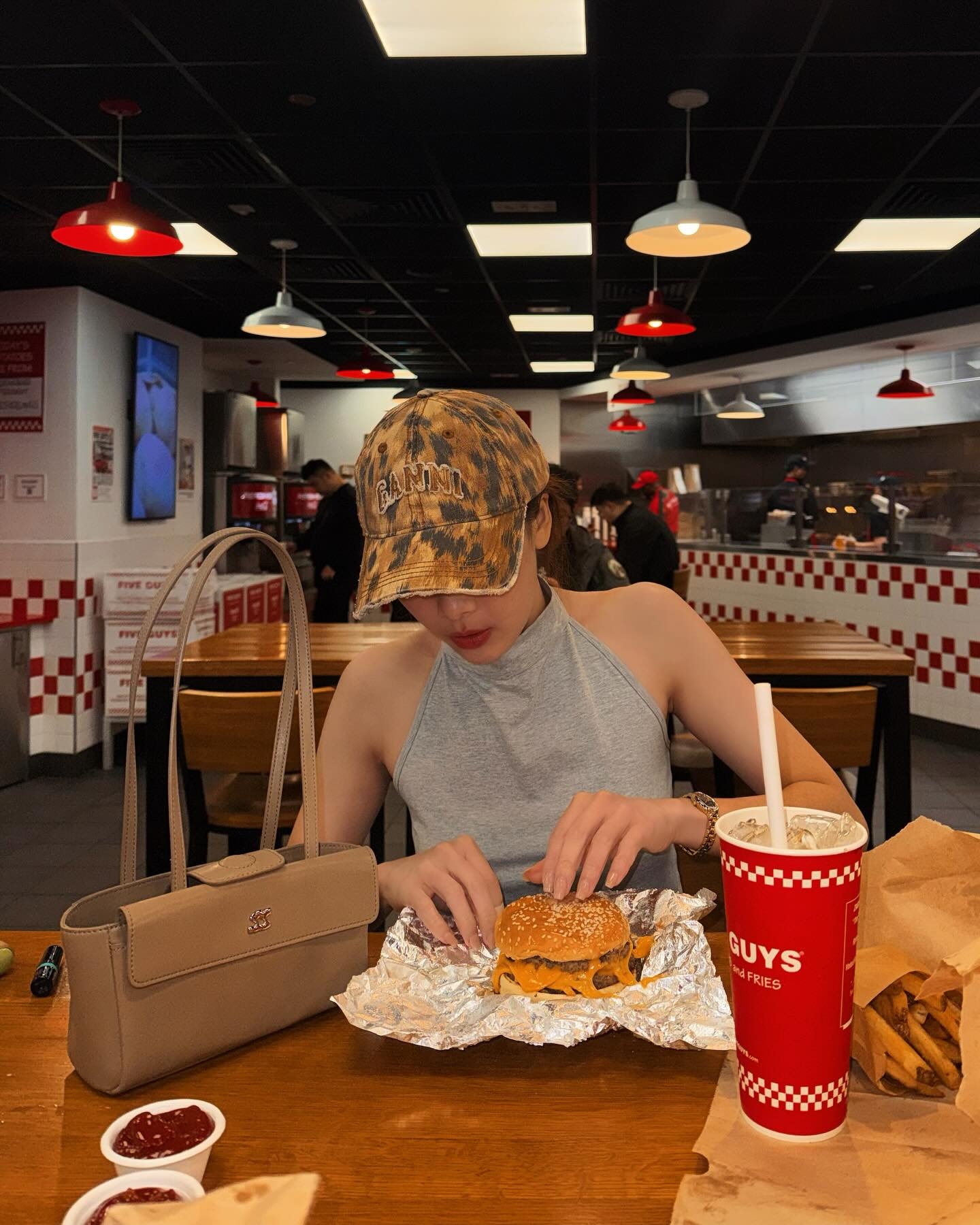 แพต - ชญานิษฐ์ ชาญสง่าเวช