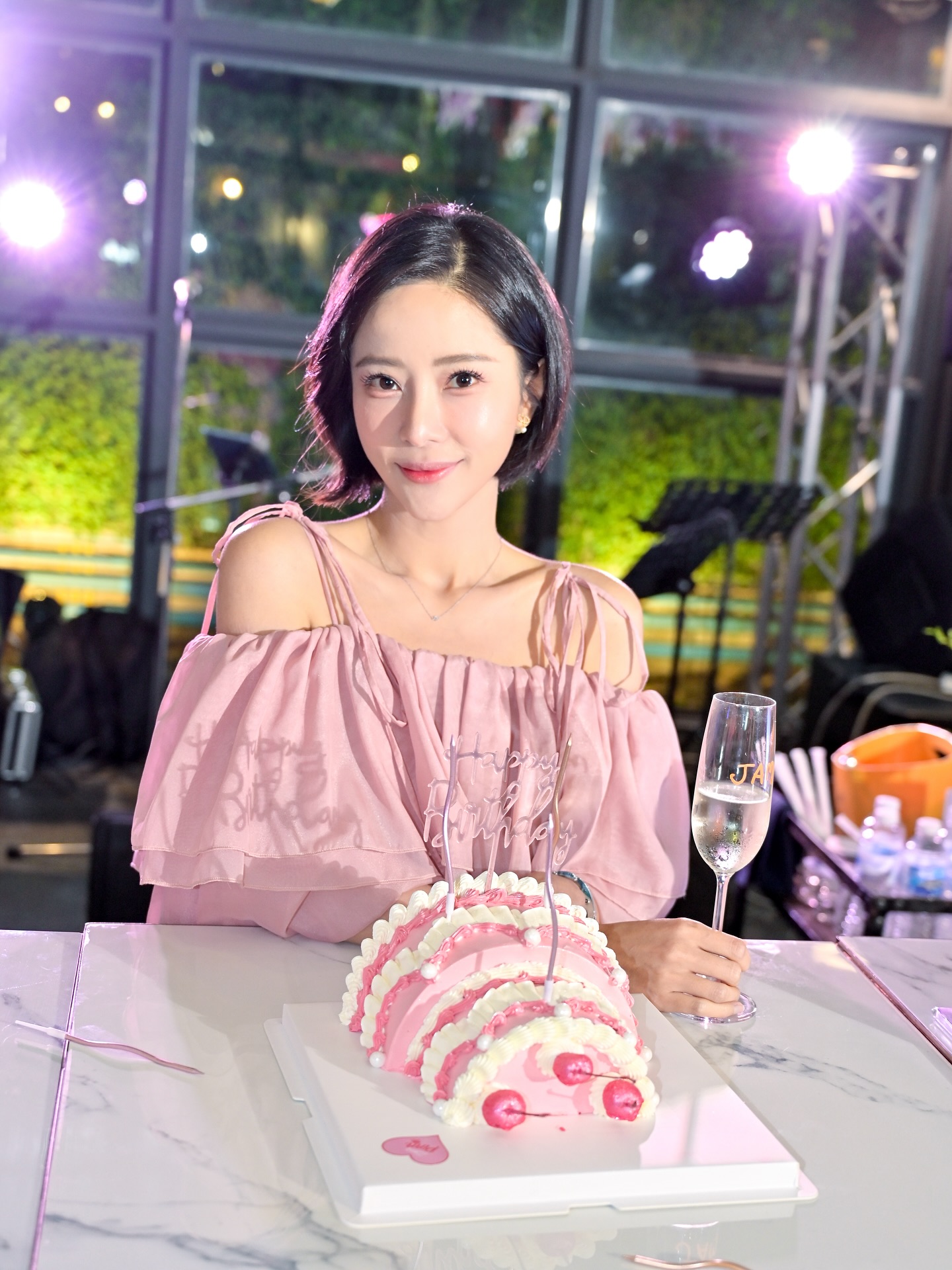 แจม - ชรัฐฐา อิมราพร