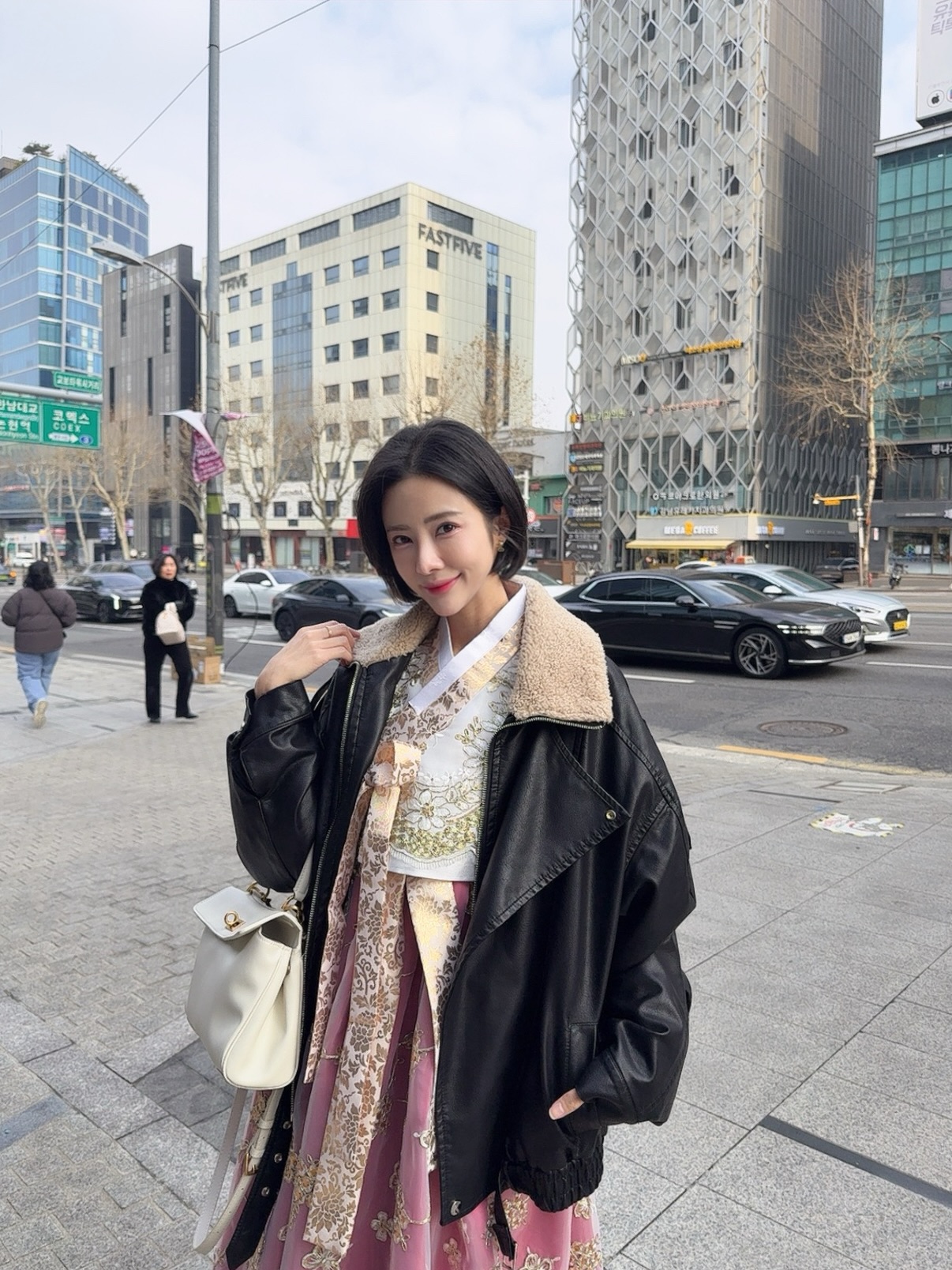 แจม - ชรัฐฐา อิมราพร