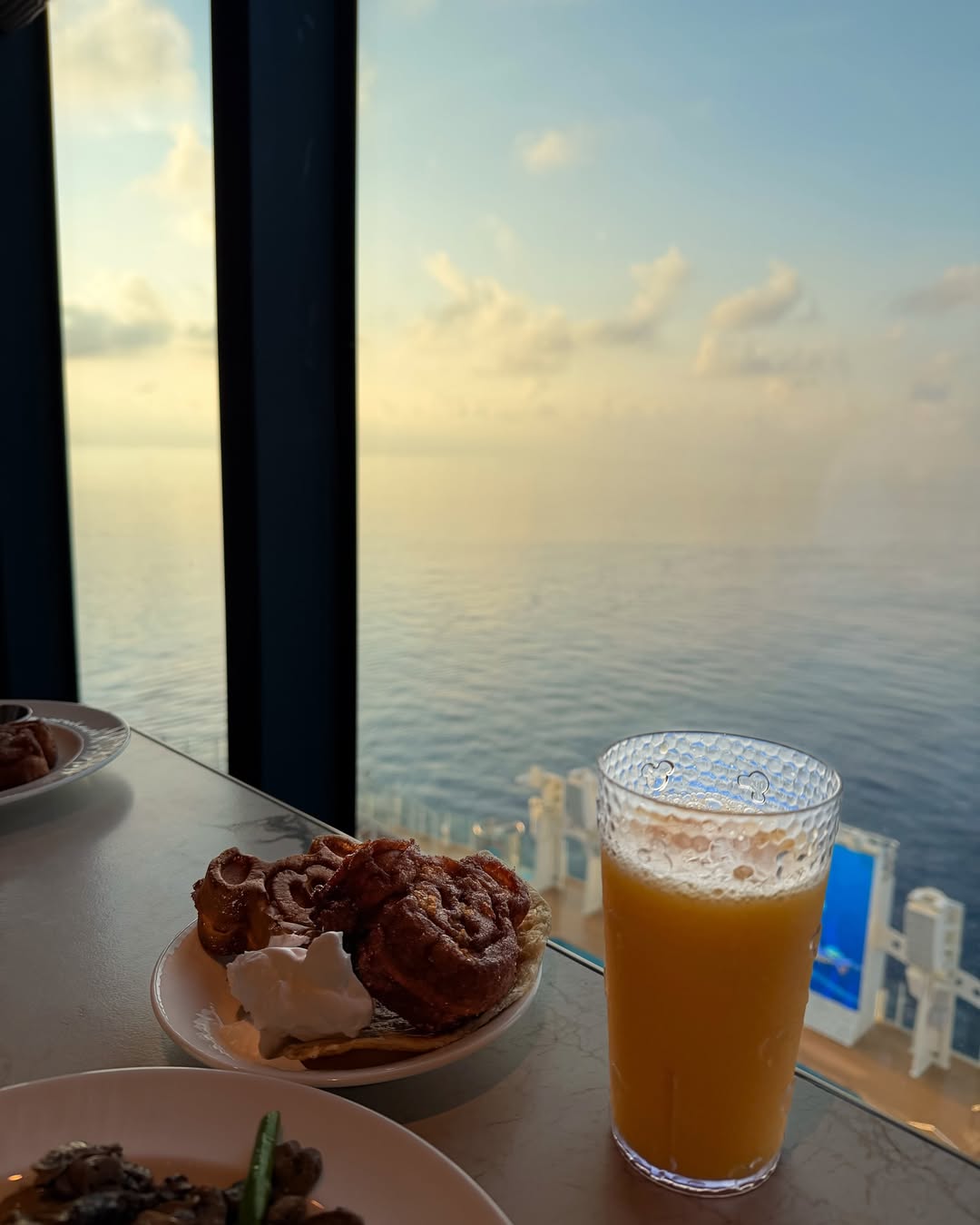 ส้ม - มารี เออเจนี เลอเลย์