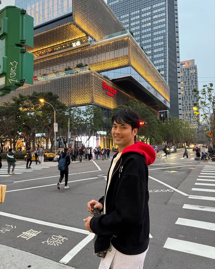 บอมบ์ - ธนิน มนูญศิลป์