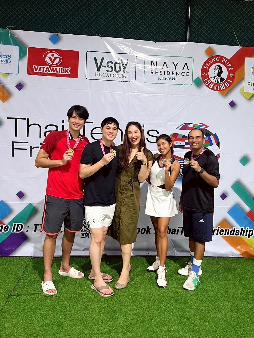 บอมบ์ - ธนิน มนูญศิลป์