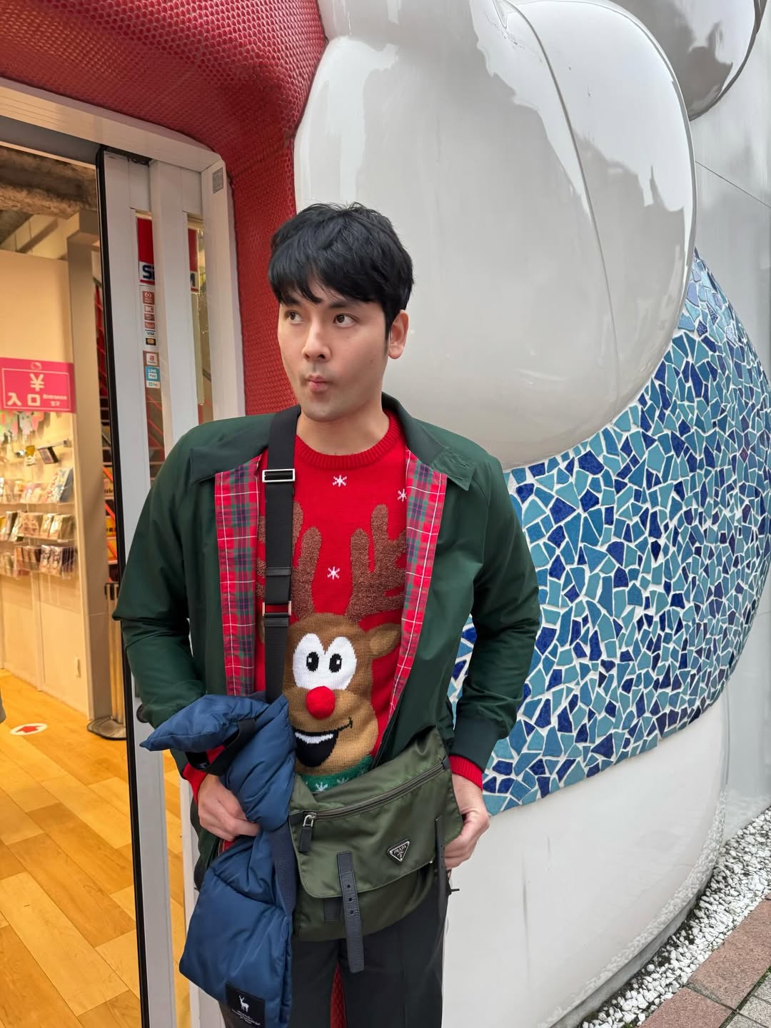 บอมบ์ - ธนิน มนูญศิลป์