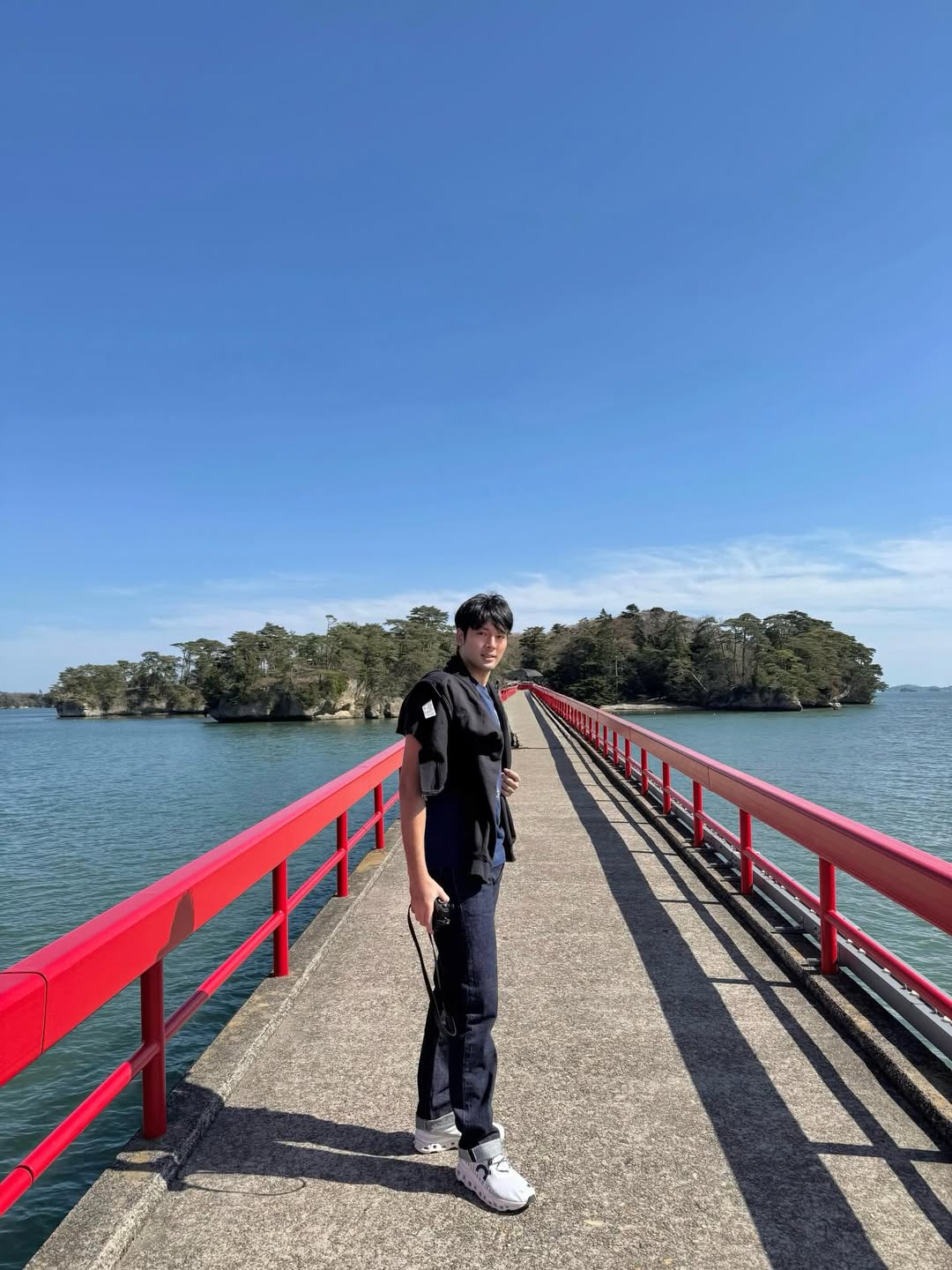บอมบ์ - ธนิน มนูญศิลป์