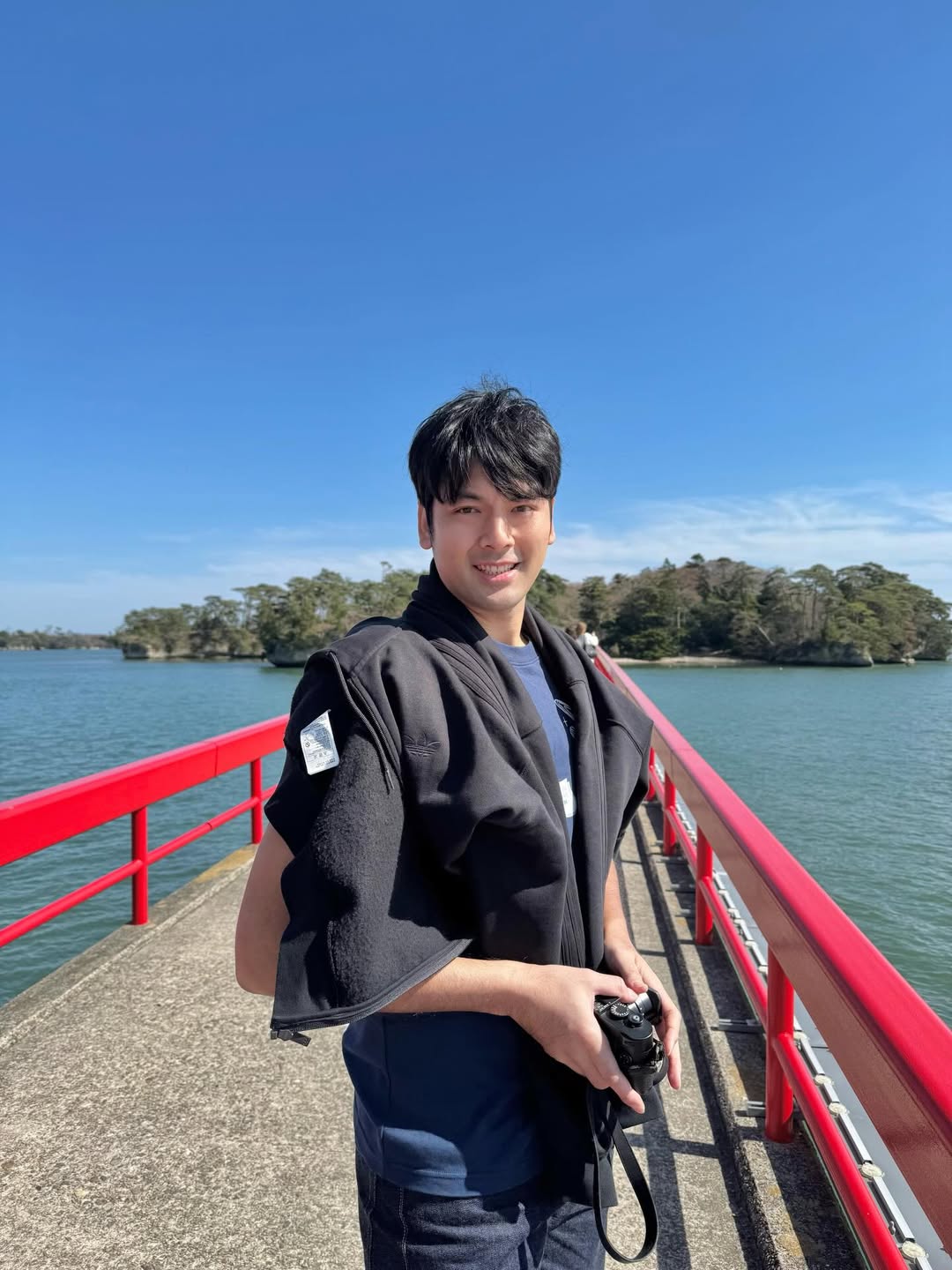 บอมบ์ - ธนิน มนูญศิลป์
