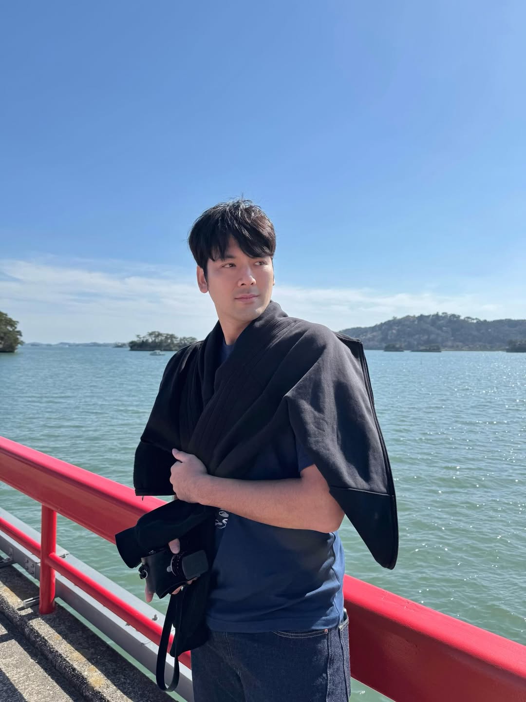 บอมบ์ - ธนิน มนูญศิลป์