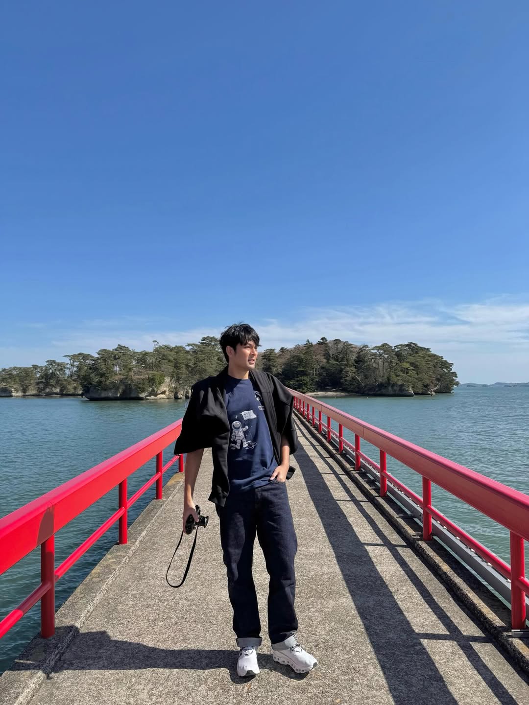 บอมบ์ - ธนิน มนูญศิลป์