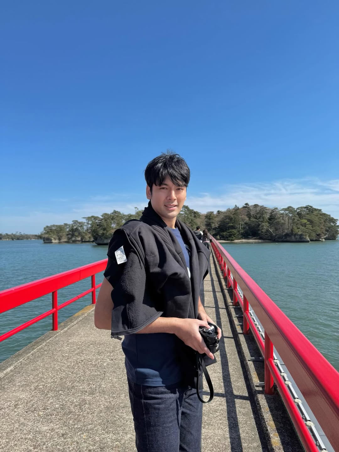 บอมบ์ - ธนิน มนูญศิลป์