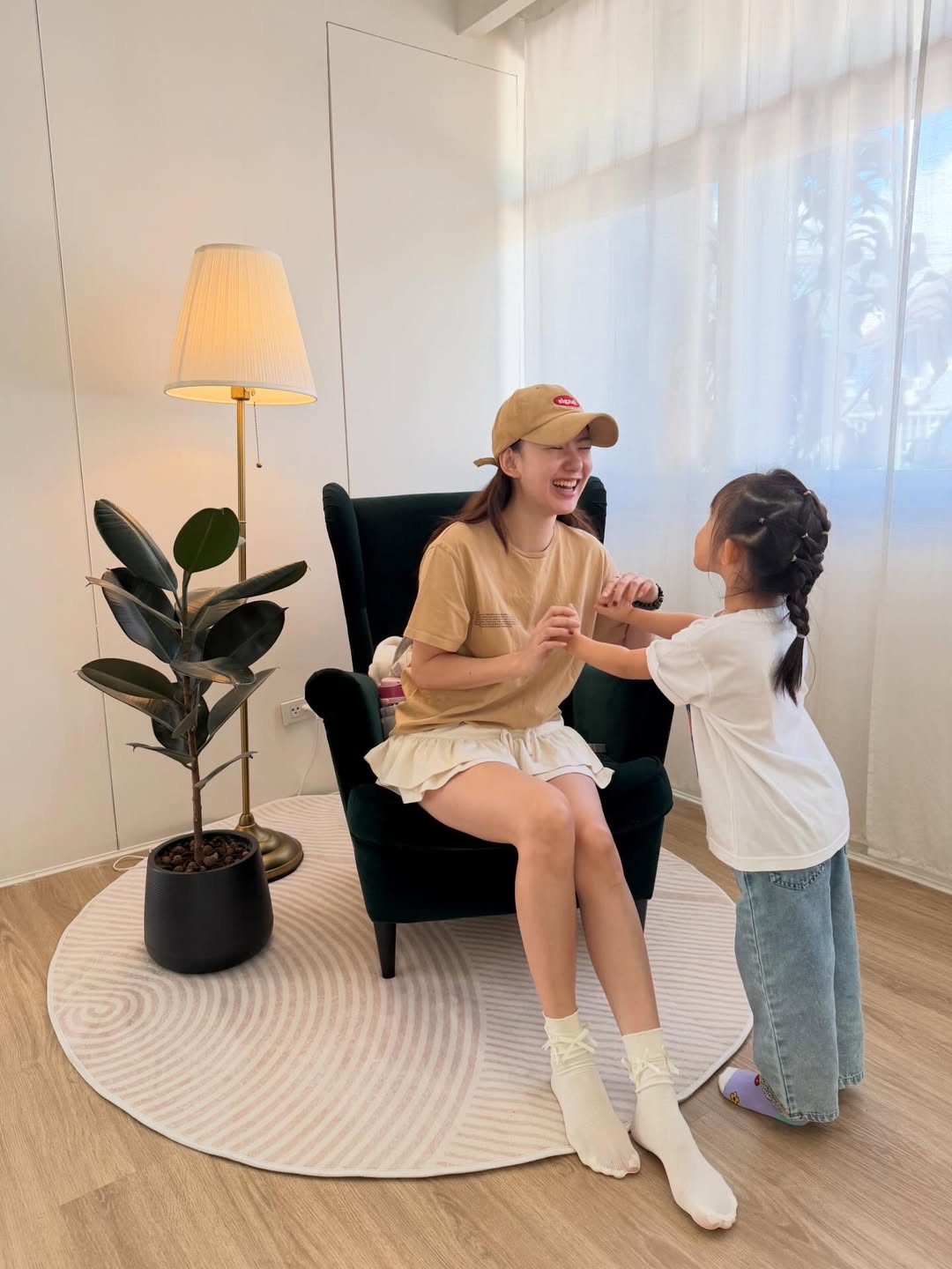 เชอรีน - ณัฐจารี หรเวชกุล