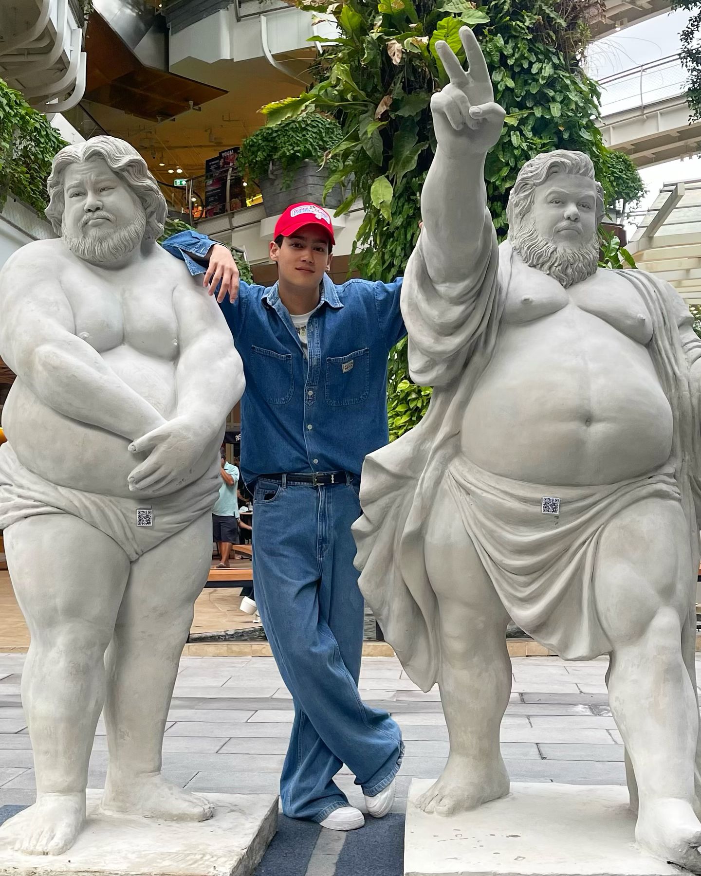 ไอซ์ - พาริส อินทรโกมาลย์สุต