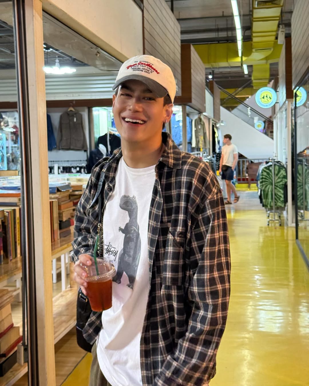 ไอซ์ - พาริส อินทรโกมาลย์สุต