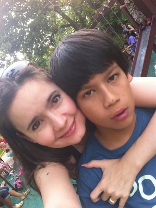 ไอซ์ - พาริส อินทรโกมาลย์สุต