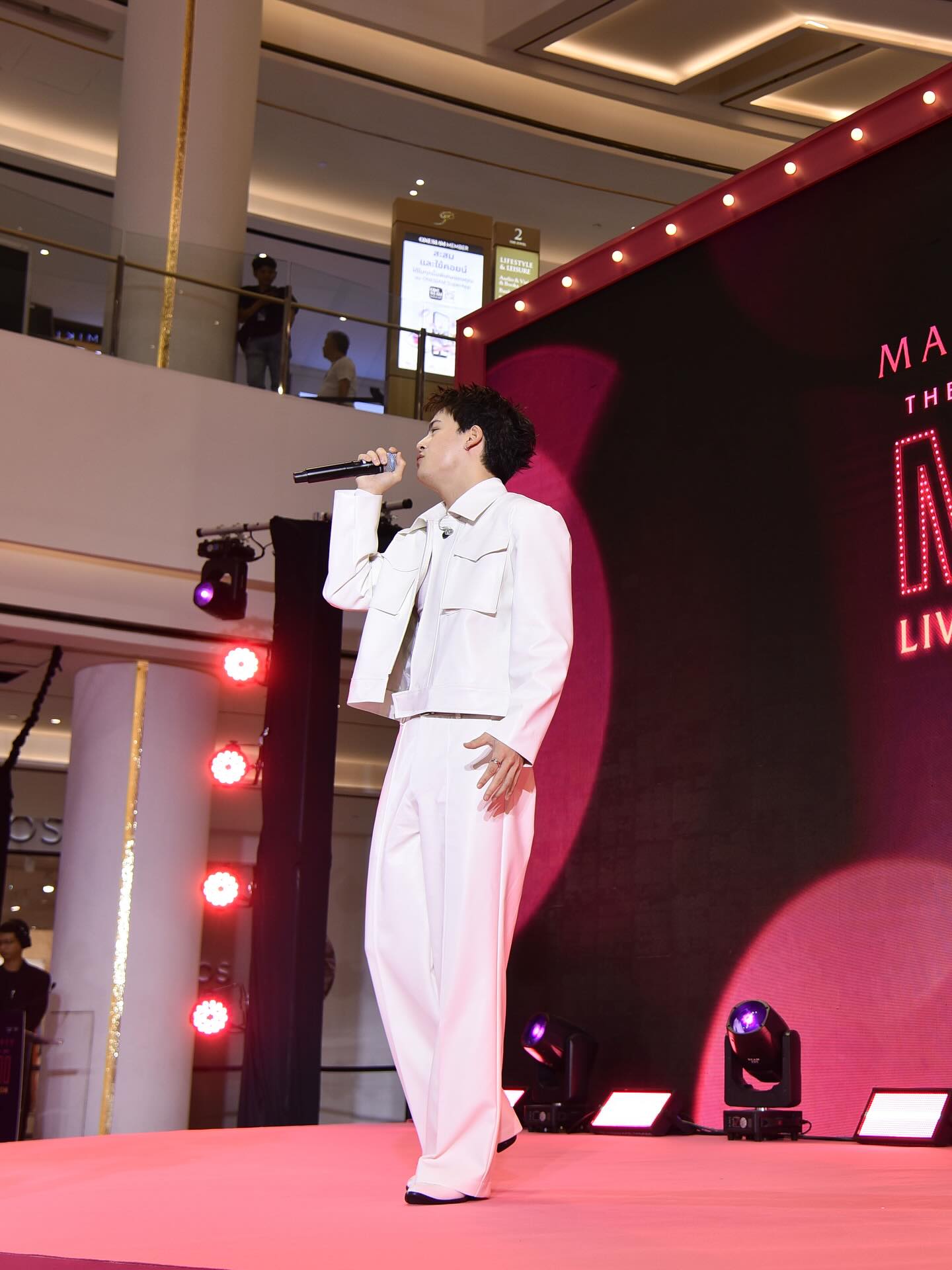 ไอซ์ - พาริส อินทรโกมาลย์สุต