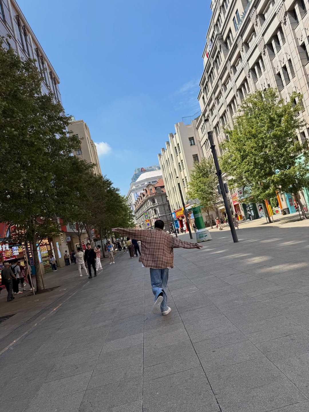 ไอซ์ - พาริส อินทรโกมาลย์สุต