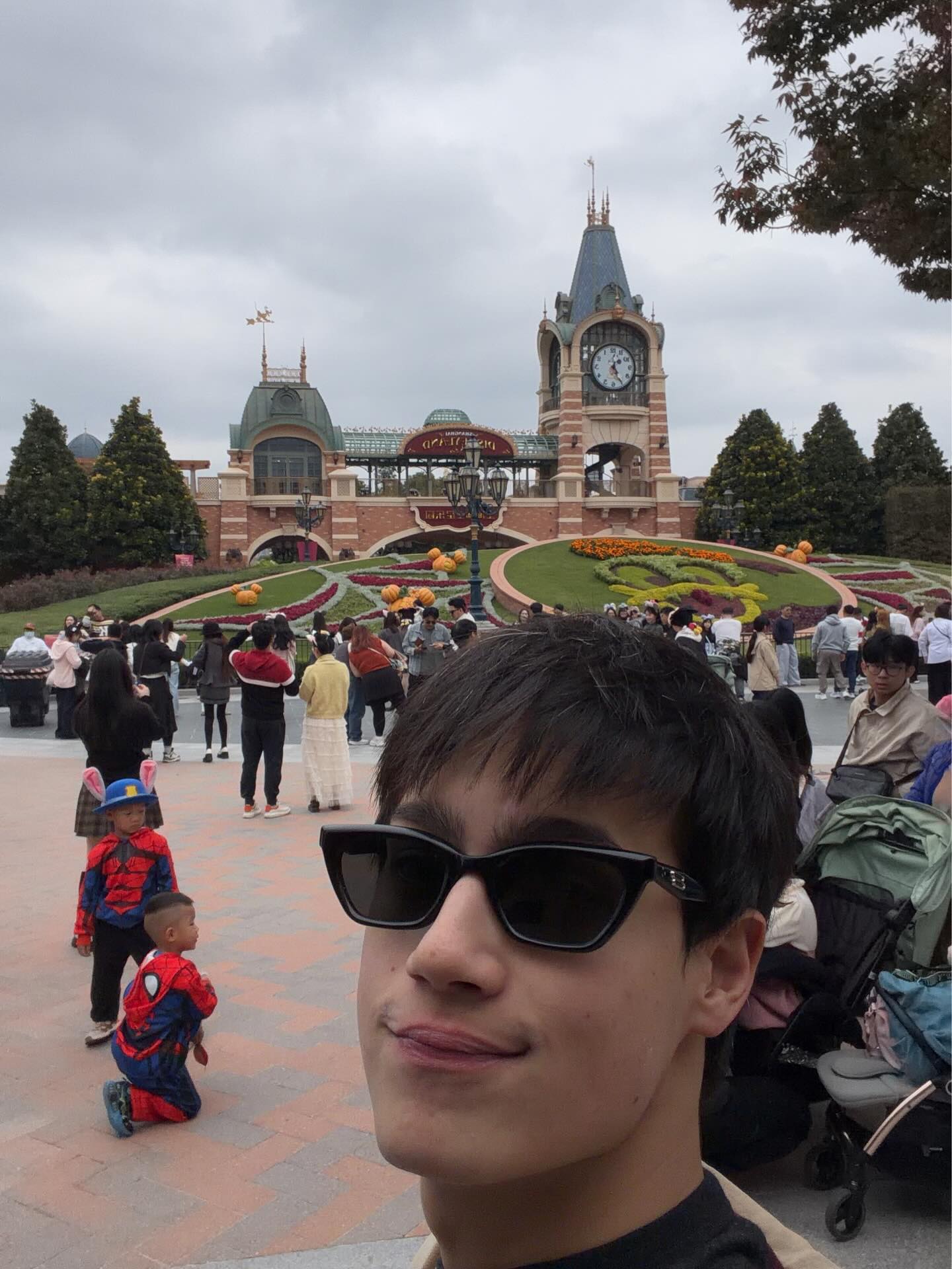 ไอซ์ - พาริส อินทรโกมาลย์สุต