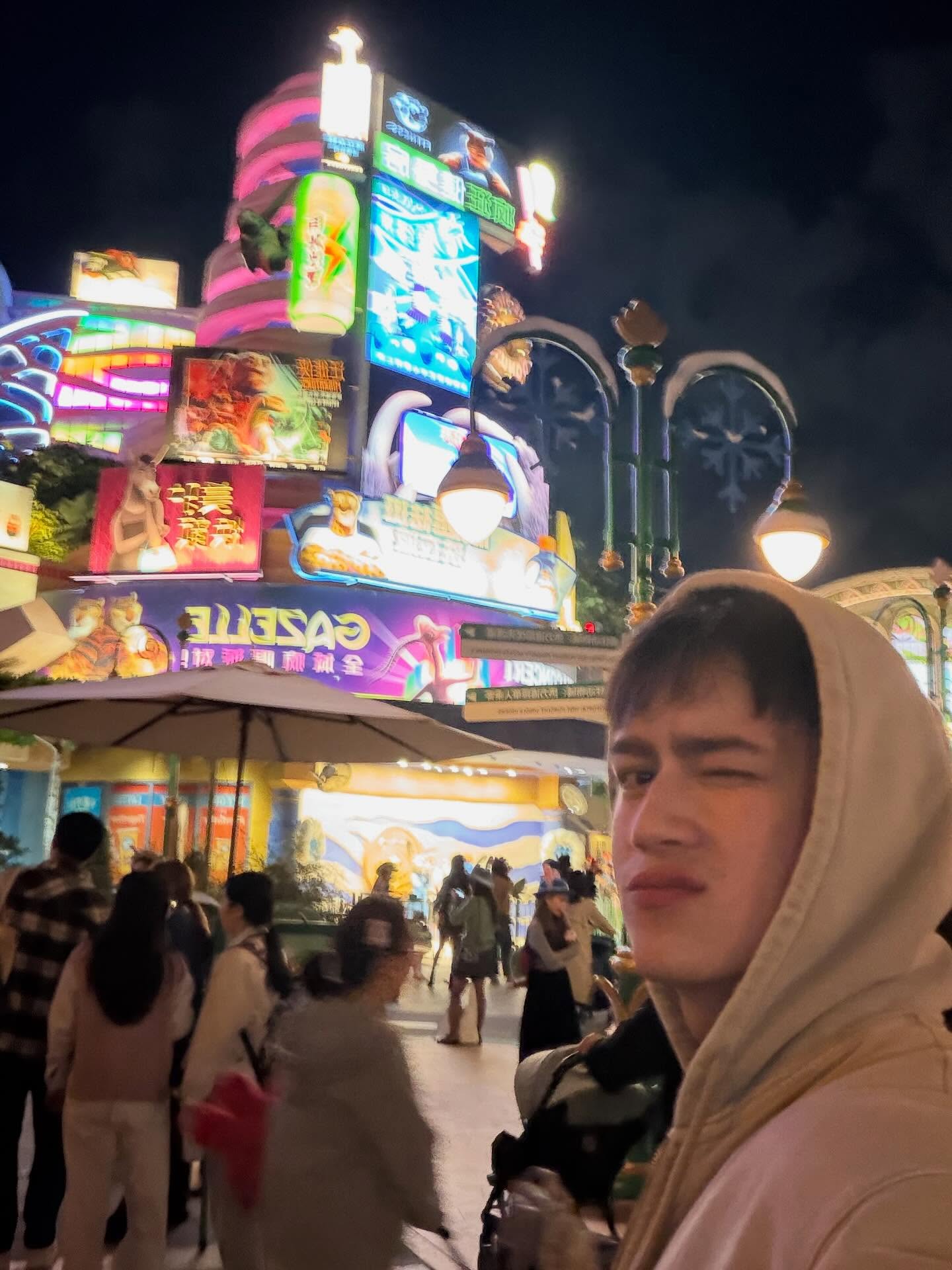 ไอซ์ - พาริส อินทรโกมาลย์สุต