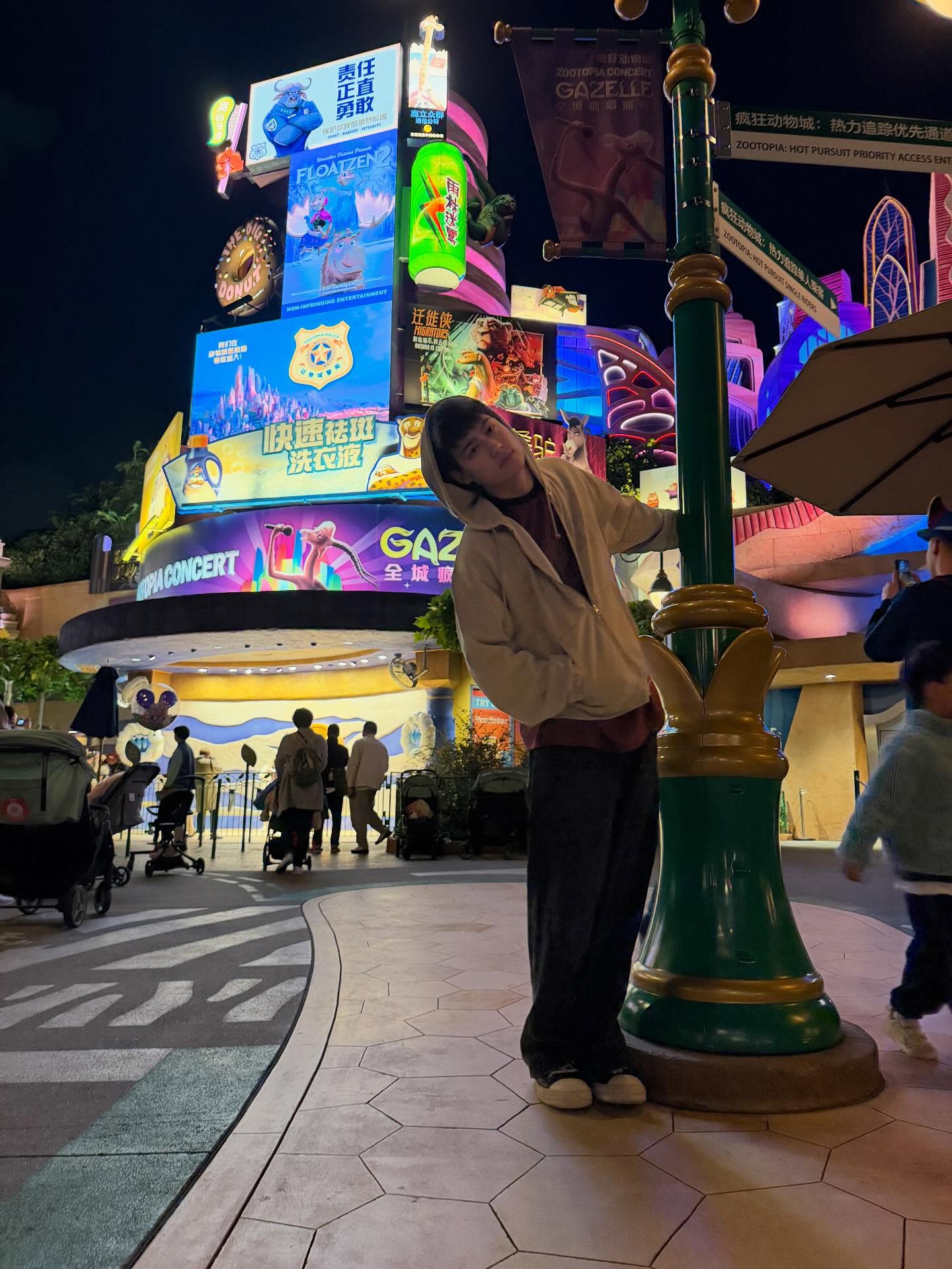 ไอซ์ - พาริส อินทรโกมาลย์สุต