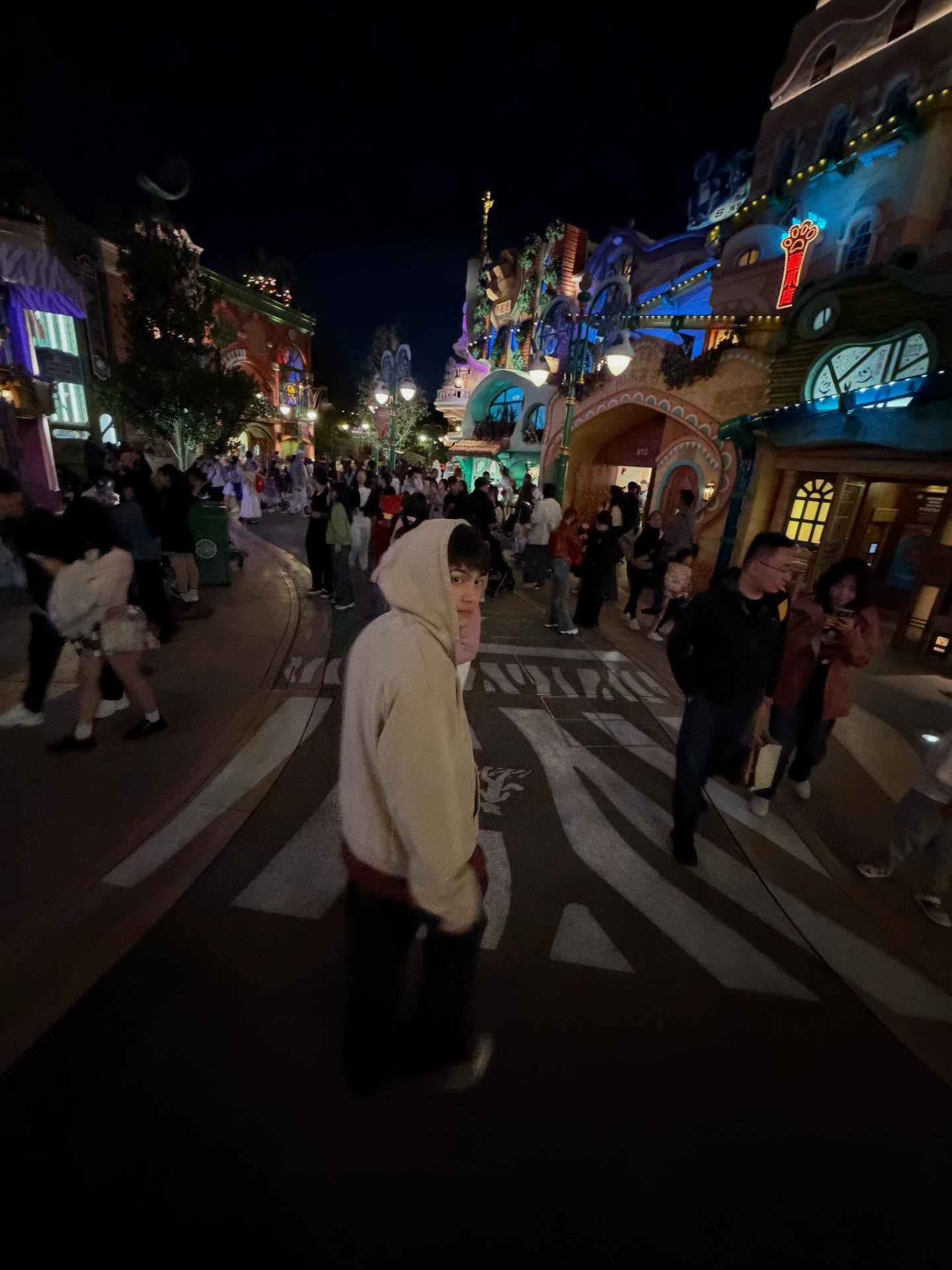 ไอซ์ - พาริส อินทรโกมาลย์สุต