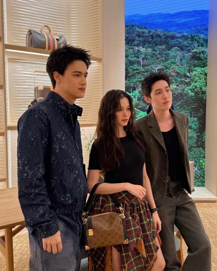 ไอซ์ - พาริส อินทรโกมาลย์สุต