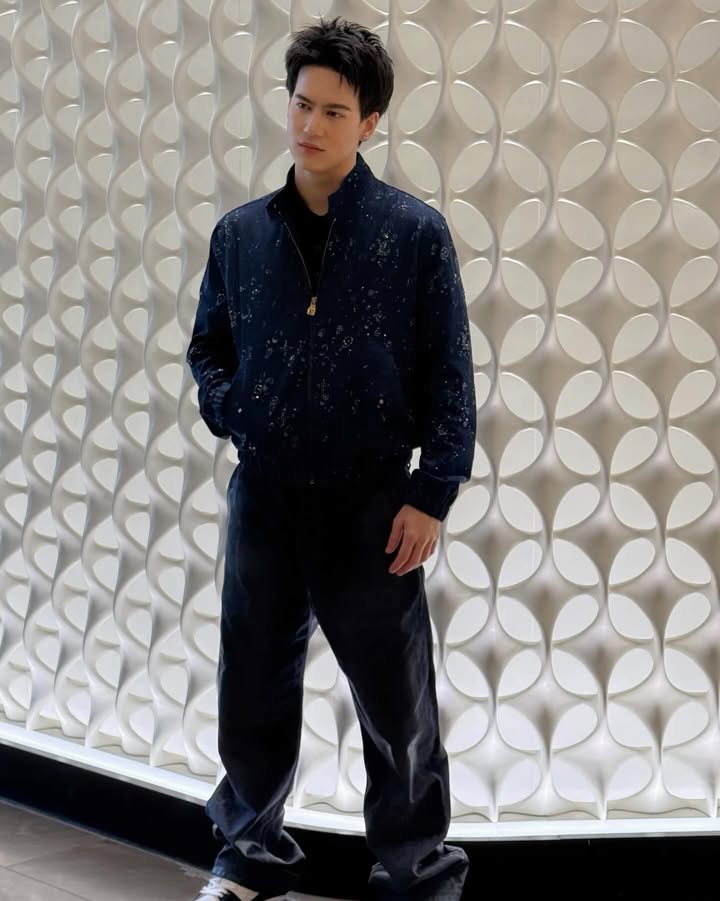 ไอซ์ - พาริส อินทรโกมาลย์สุต