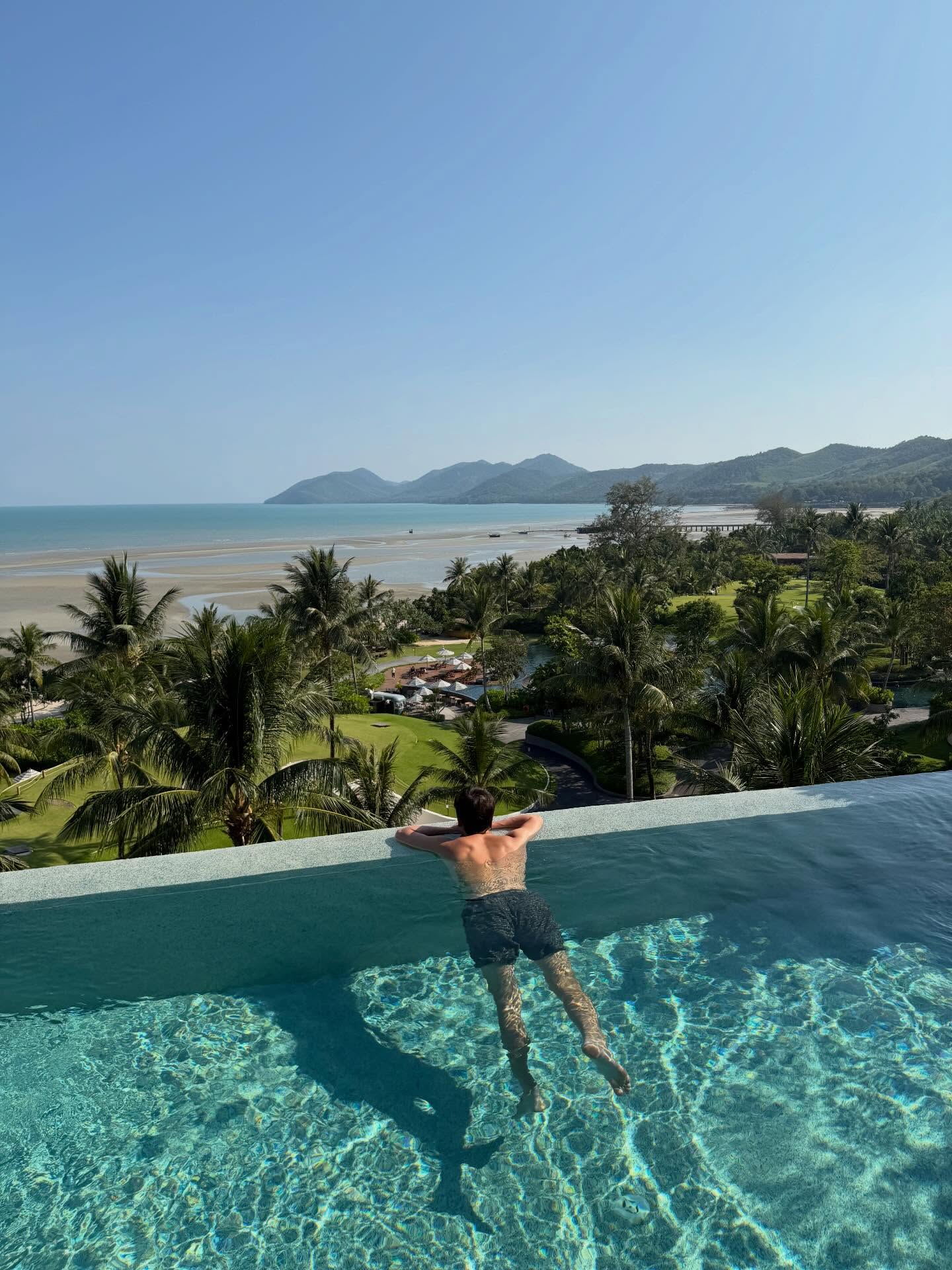 ไอซ์ - พาริส อินทรโกมาลย์สุต