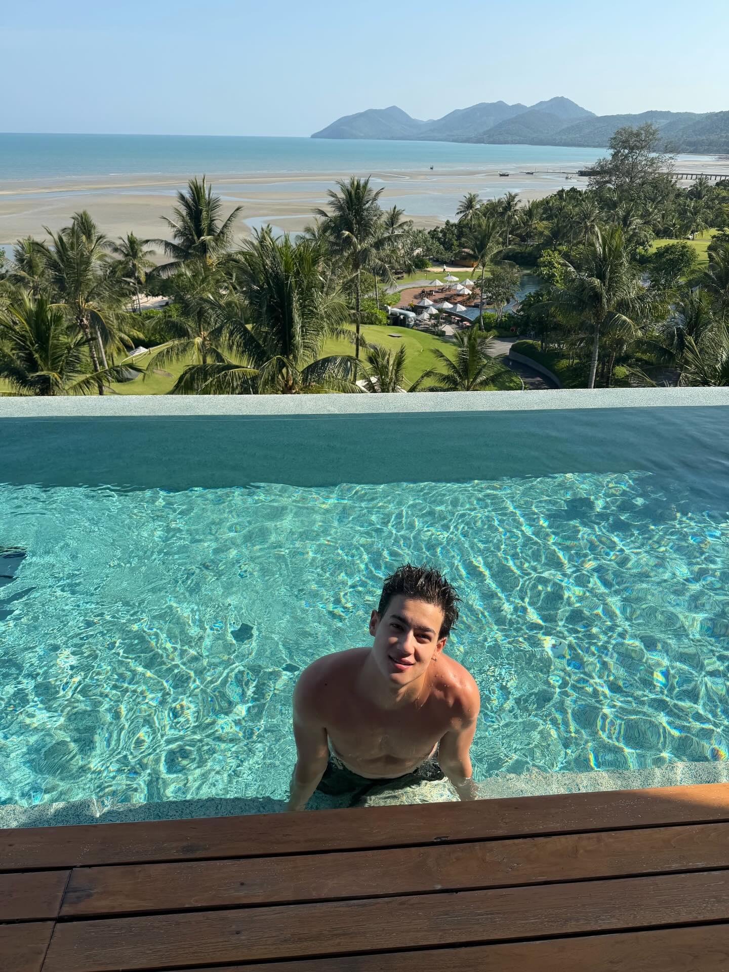 ไอซ์ - พาริส อินทรโกมาลย์สุต