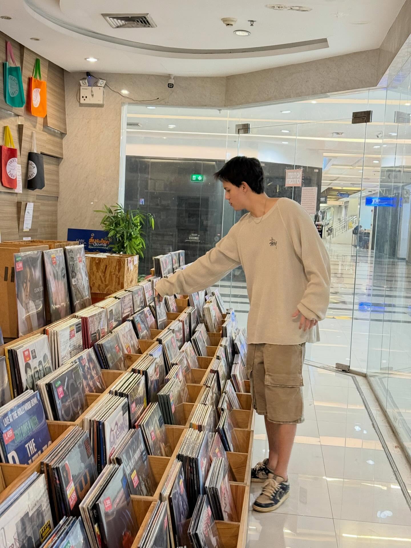 ไอซ์ - พาริส อินทรโกมาลย์สุต