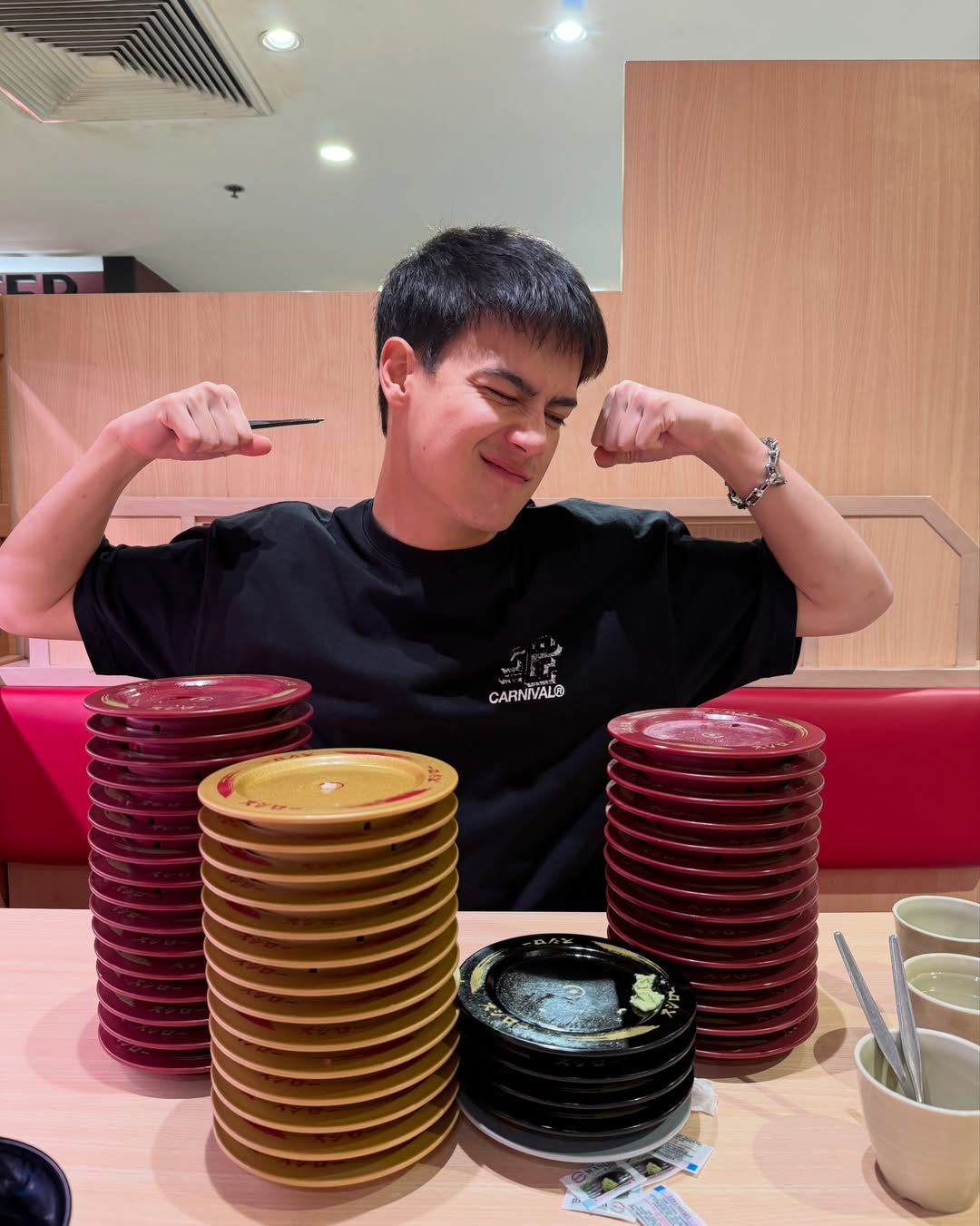 ไอซ์ - พาริส อินทรโกมาลย์สุต