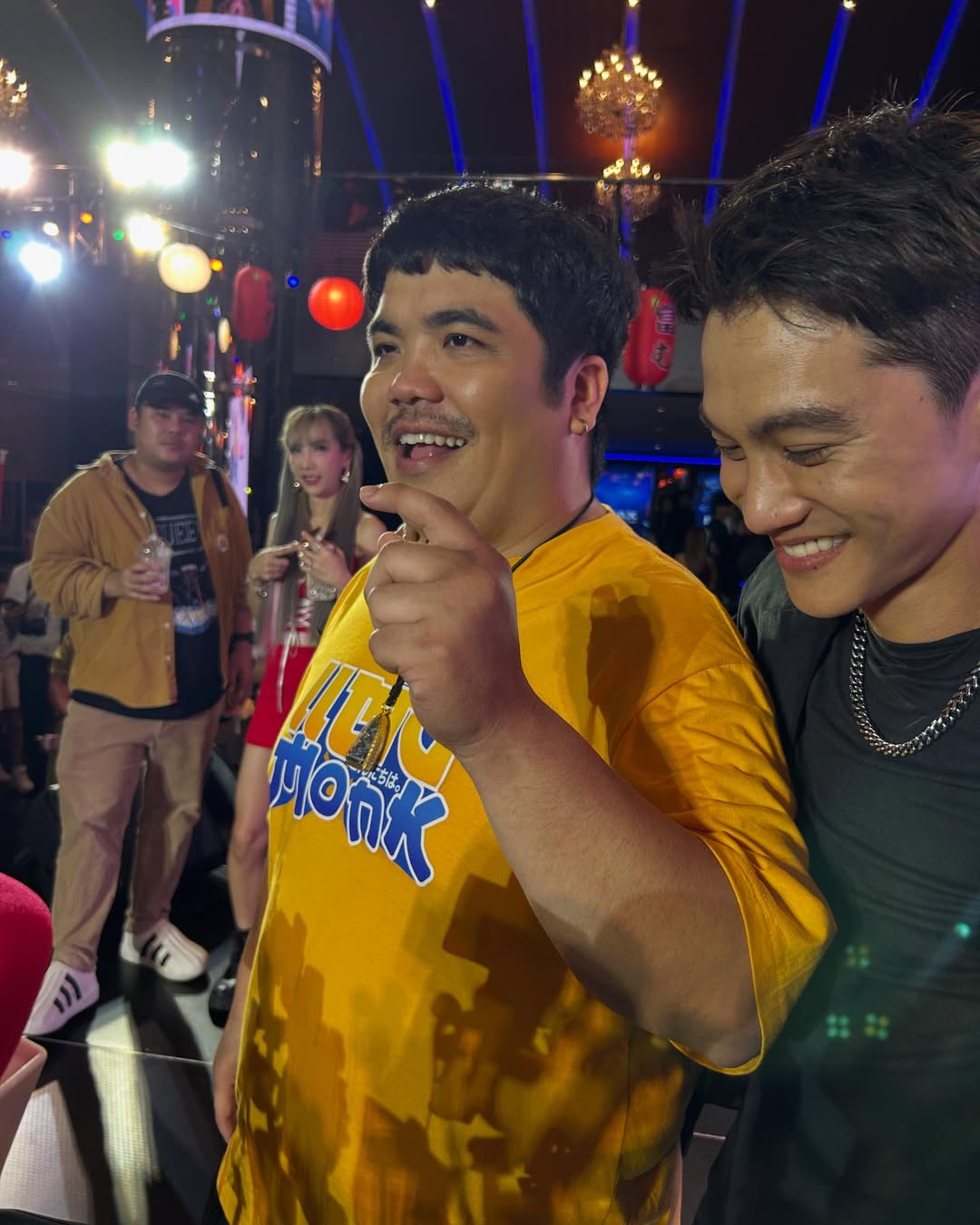 เป้ - อารักษ์ อมรศุภศิริ