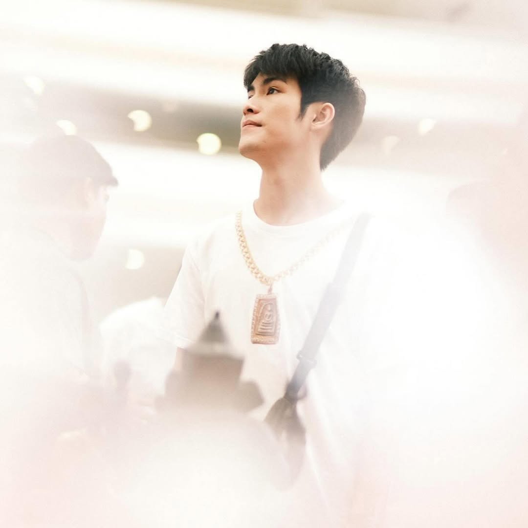 เป้ - อารักษ์ อมรศุภศิริ
