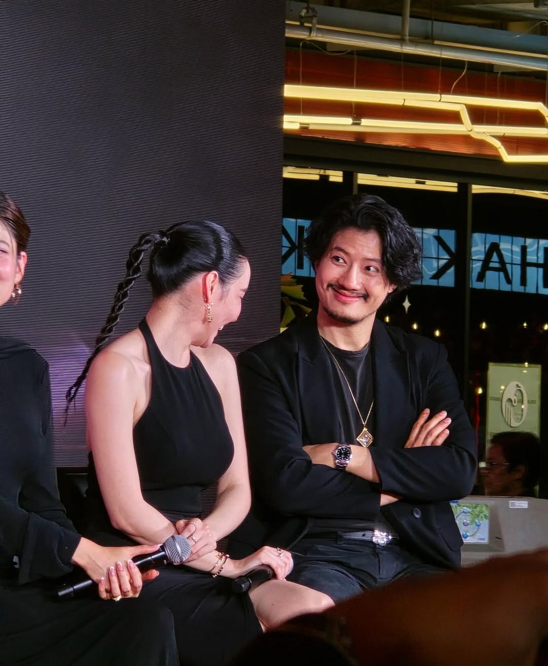 เป้ - อารักษ์ อมรศุภศิริ