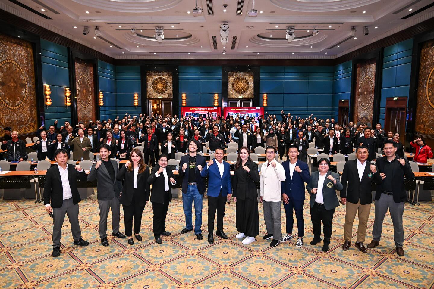 เป้ - อารักษ์ อมรศุภศิริ