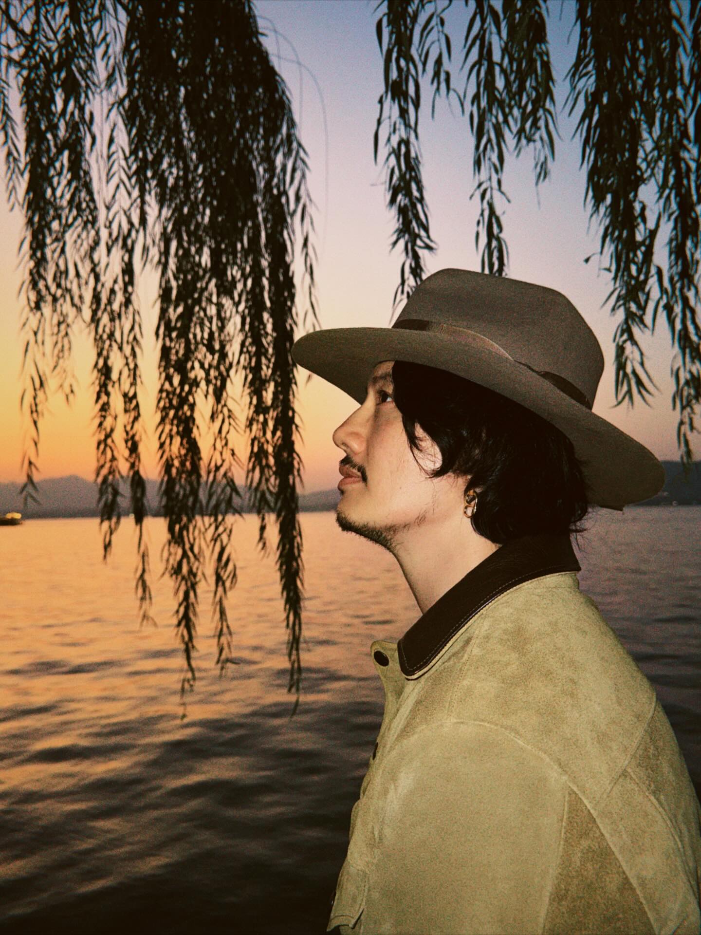 เป้ - อารักษ์ อมรศุภศิริ