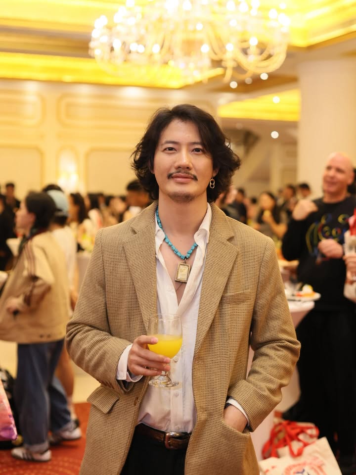 เป้ - อารักษ์ อมรศุภศิริ