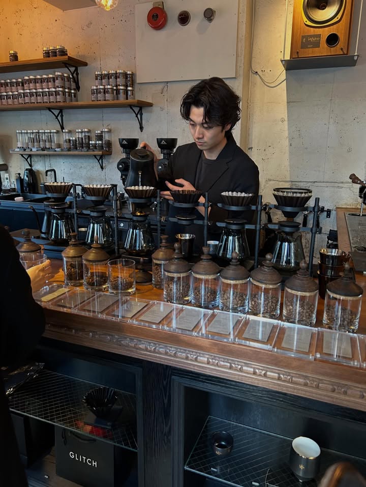 เป้ - อารักษ์ อมรศุภศิริ