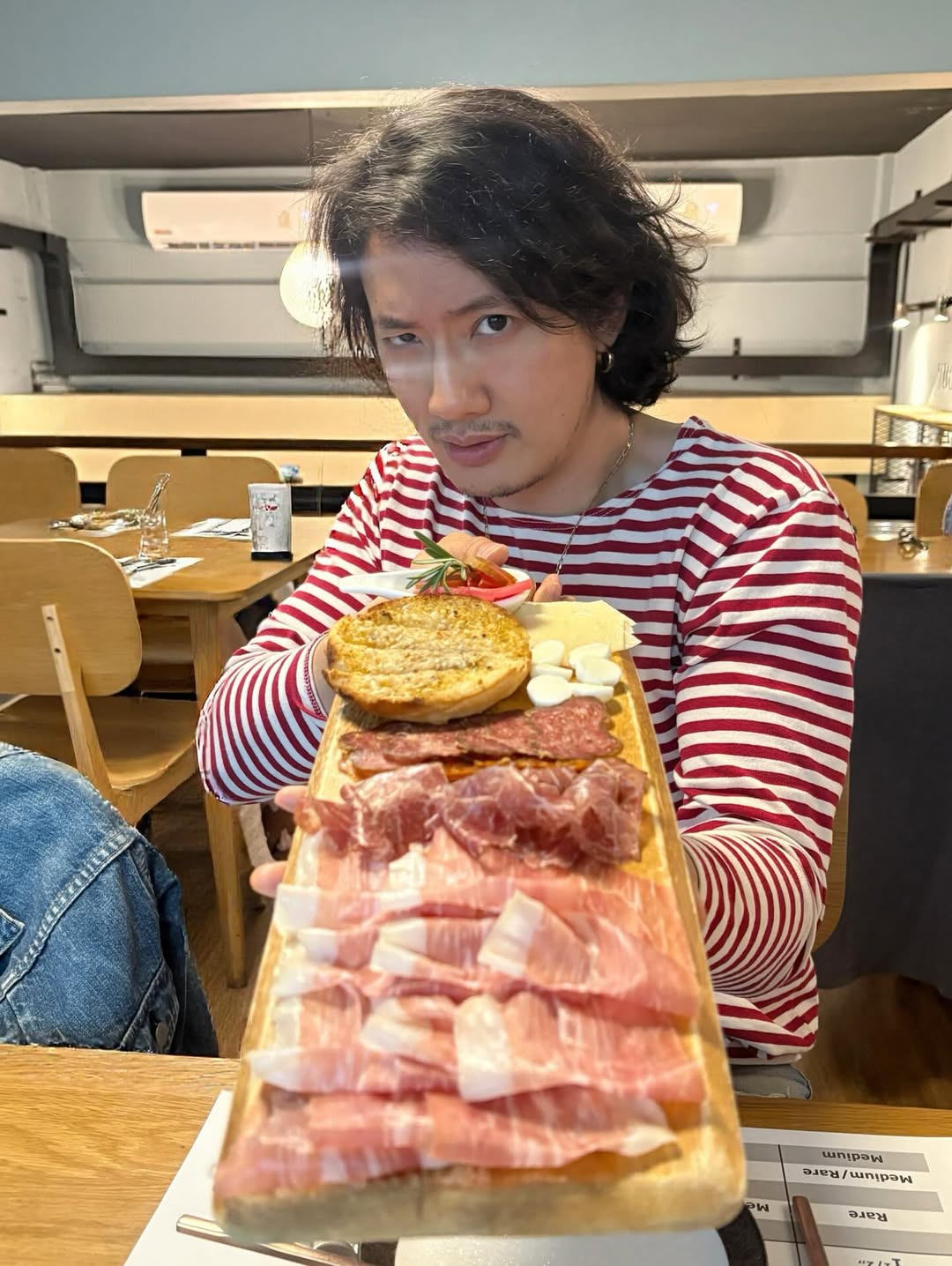 เป้ - อารักษ์ อมรศุภศิริ