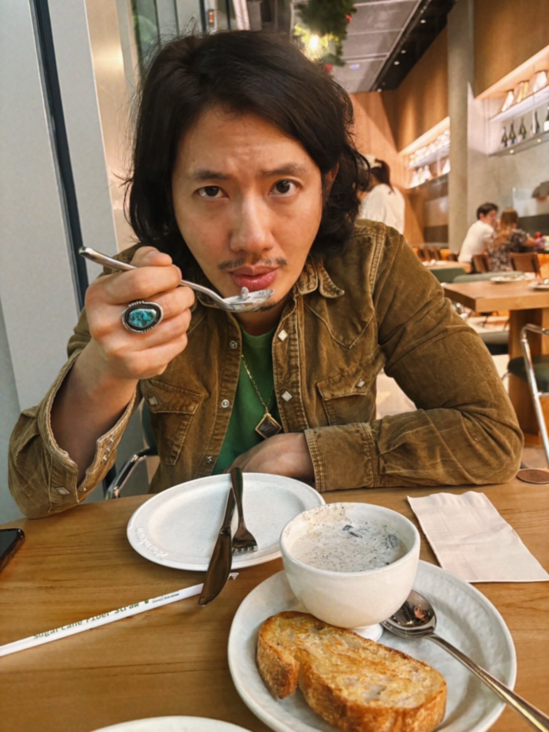 เป้ - อารักษ์ อมรศุภศิริ